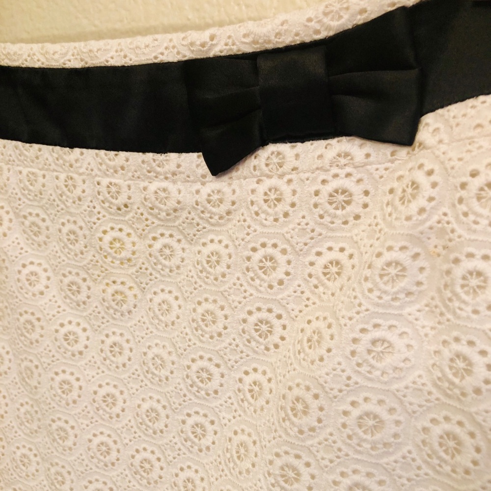 Karen Millen Crocheted White Skirt w/Satin Trim - Picture 3 of 8